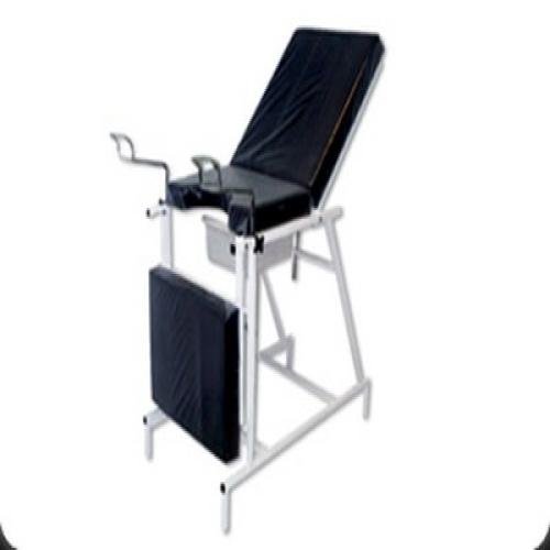 Table d'examen gynecologique 